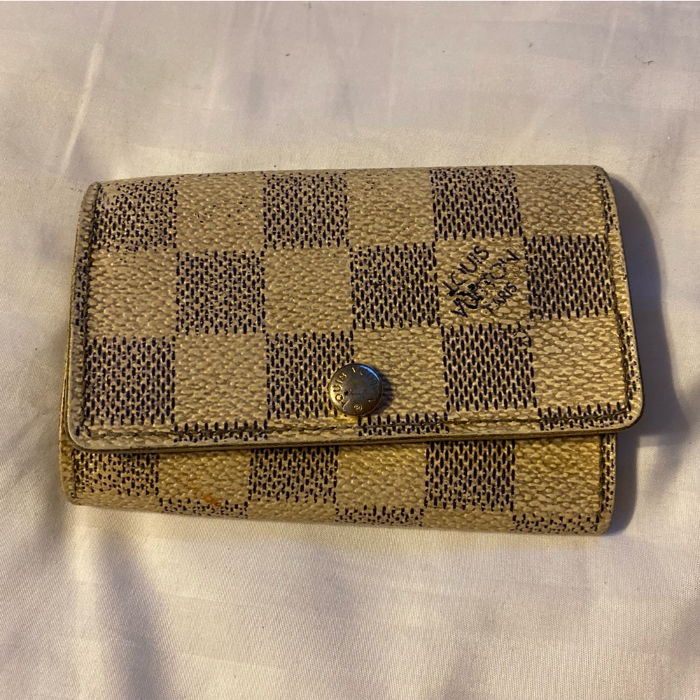 Louis Vuitton daimer keychain wallet